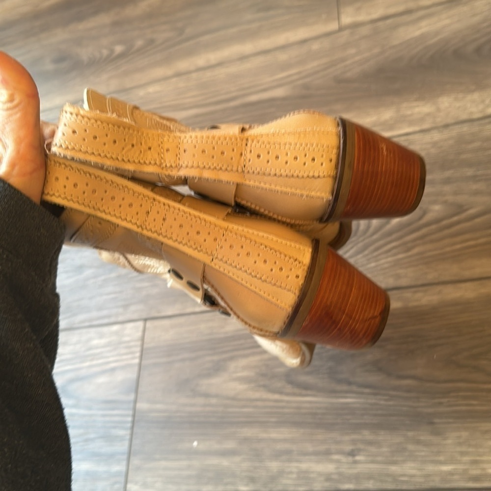 DINGO GUMMY BEAR LEATHER SAND SUEDE BOOTIE STYLE size 9.5W brand new beige - Picture 5 of 16